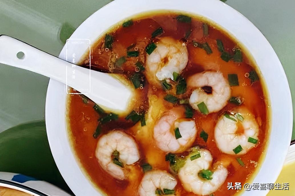 江苏女子在家照顾小洋人女儿，看到她做的4个菜，老公气得想揍人