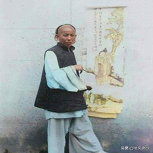 *光脱**犹太人女人衣服，集体*杀屠**，老照片再现变态的纳粹德国！