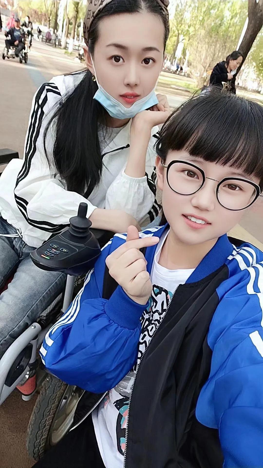 脑瘫关了我一扇门，却打开一扇天窗，让爱照耀进来，温暖我的一生