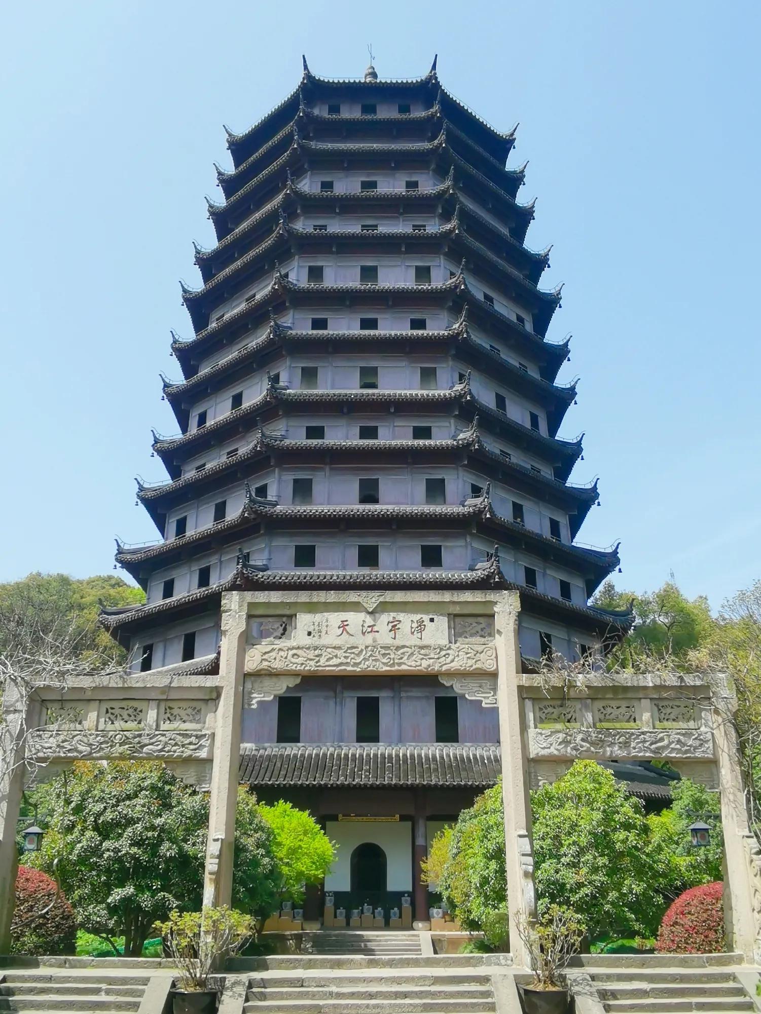 杭州西湖钱塘江大桥六和塔全景,推荐杭州西湖边值得一看的景点