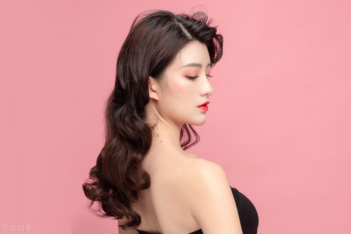 未婚夫是她相爱多年的同学，后来她却发现未婚夫爱着闺蜜（2）