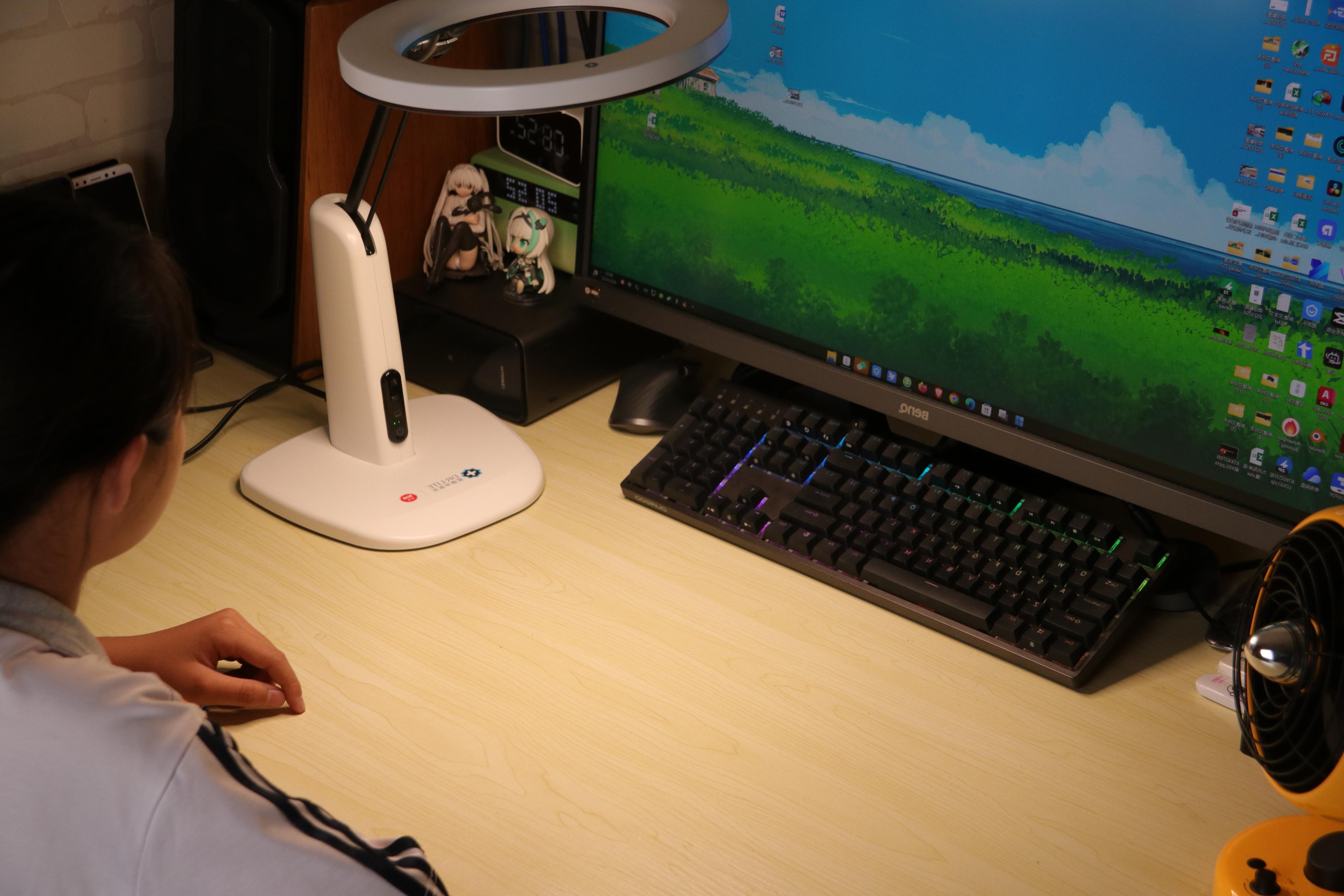 护眼灯推荐，独创NIR红光越用越健康！爱德华天使之光2专科级体验