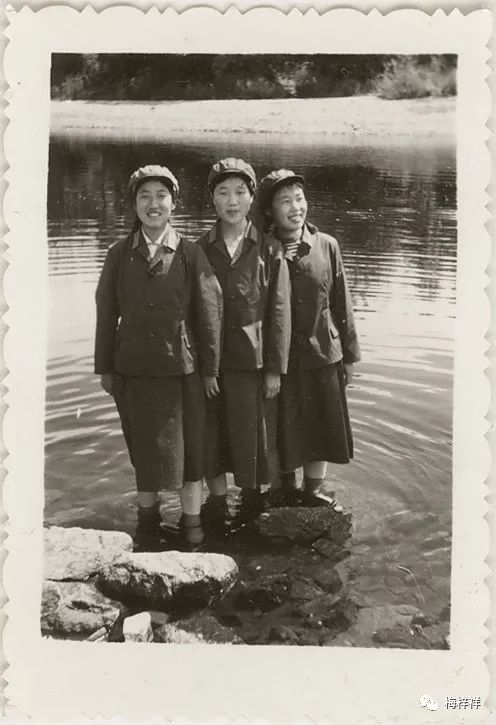 战友作品:“北极”女兵(黄爱明)梅梓祥