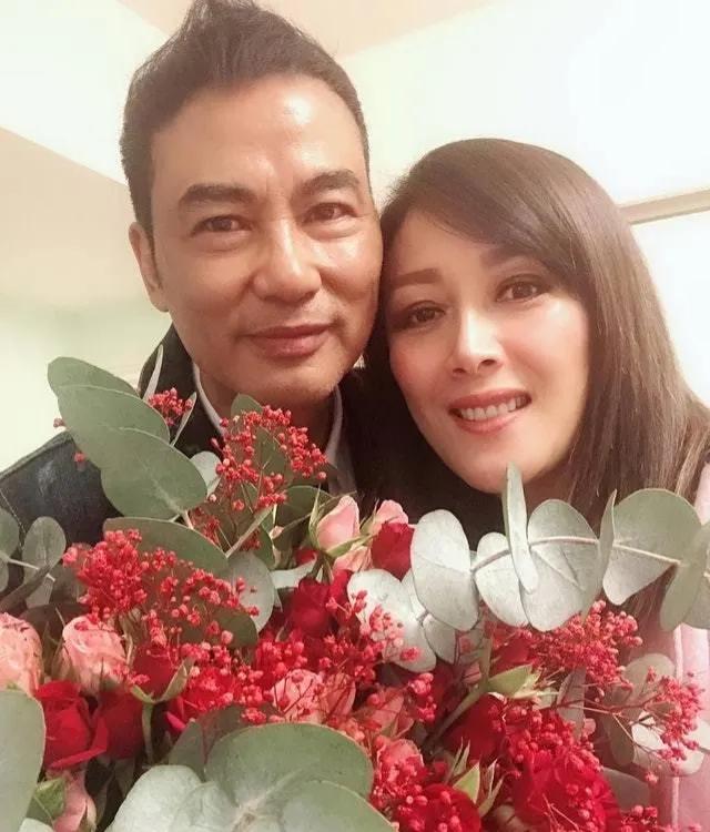 任达华驼背,70岁任达华中山买房