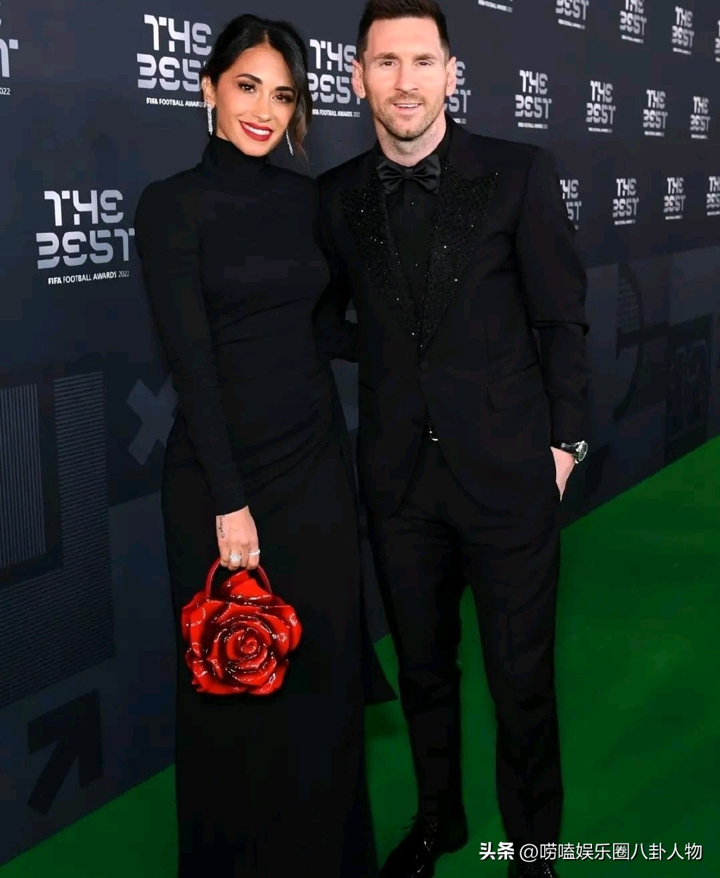 梅西和老婆红毯合影,梅西老婆拿包