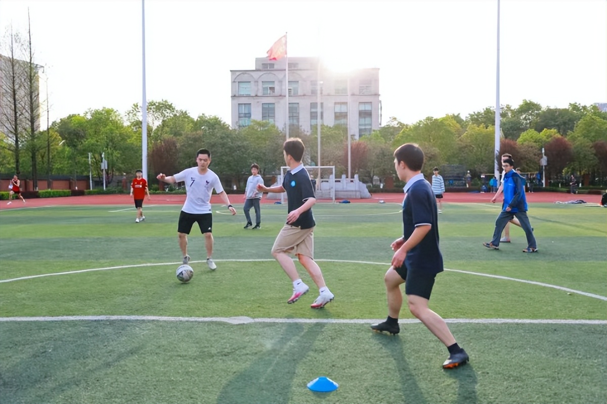 全力以赴青春精彩,全力以赴春天的梦想