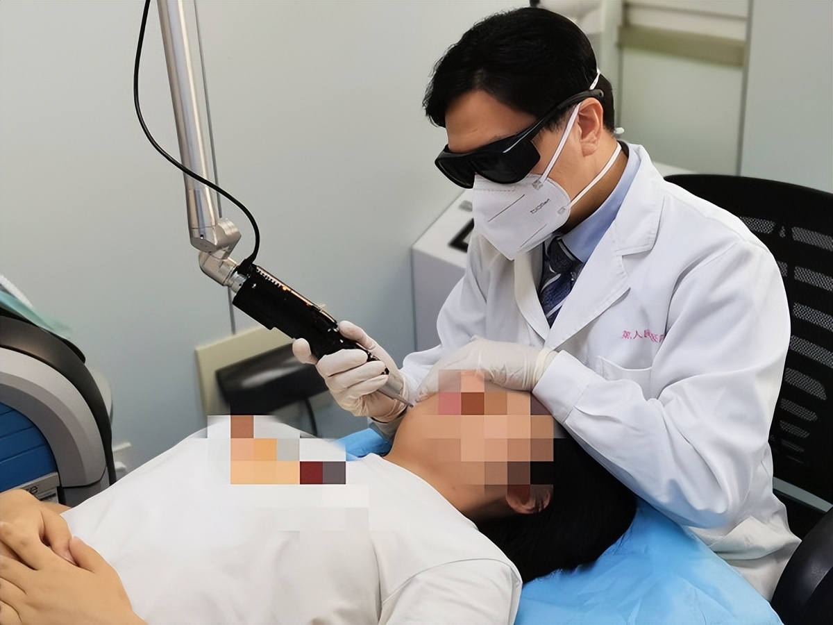 第医线｜脱完毛皮肤局部变色，有人黑有人白！激光美容科专家教你避坑