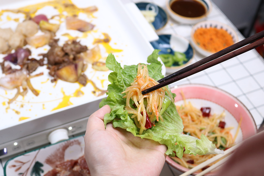 登上饭桌的移动灶台用乐视嗨烤盘才知道在家吃烤肉到底有多香