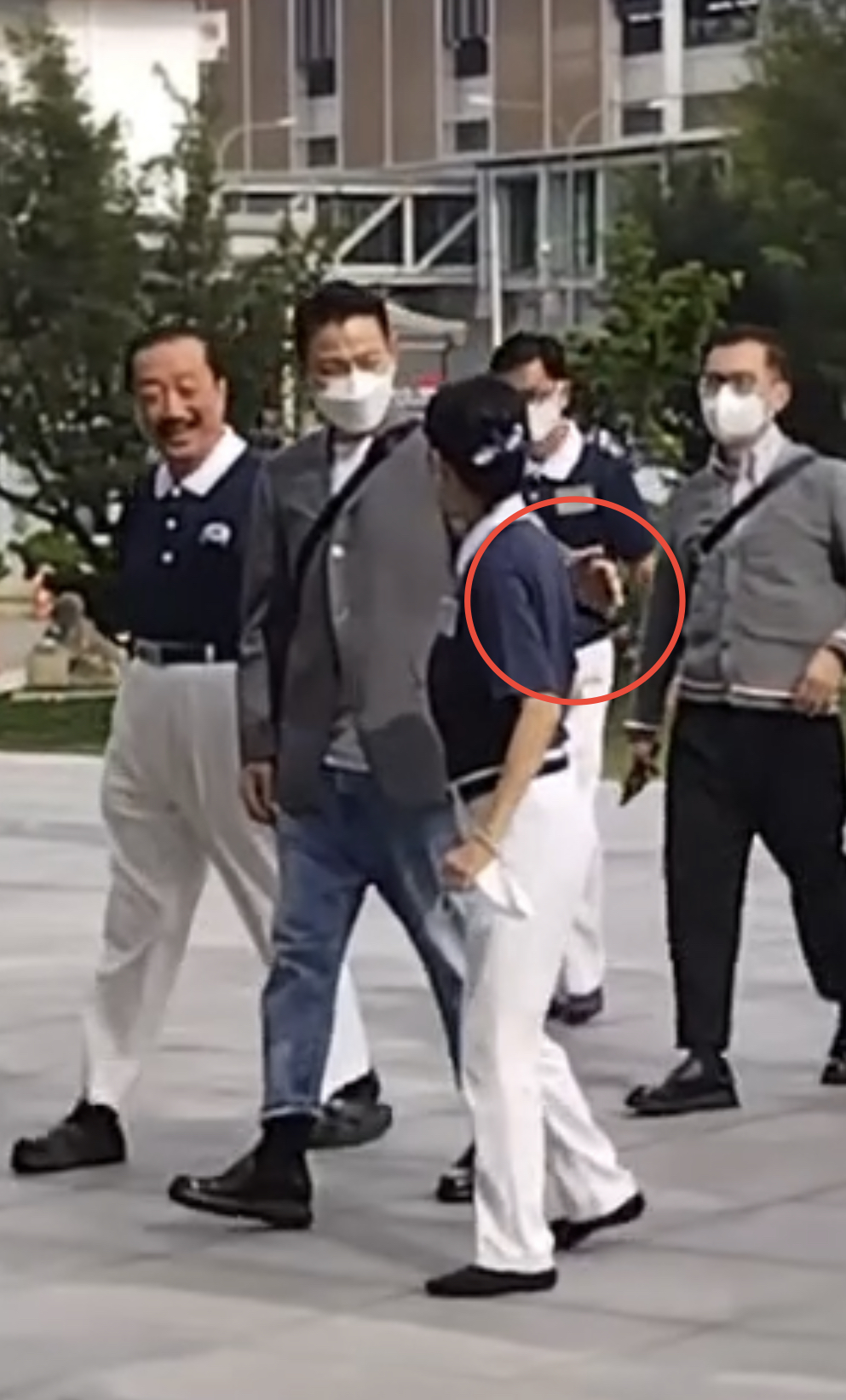 刘德华陪太太回家祭岳父,刘德华带太太回娘家视频