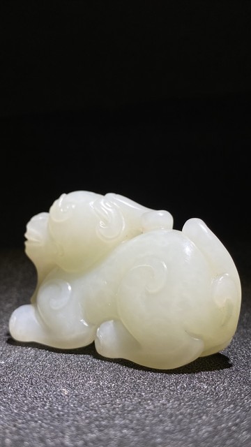 和田白玉泛黄还是泛青好,佩戴和田白玉对身体有什么好处