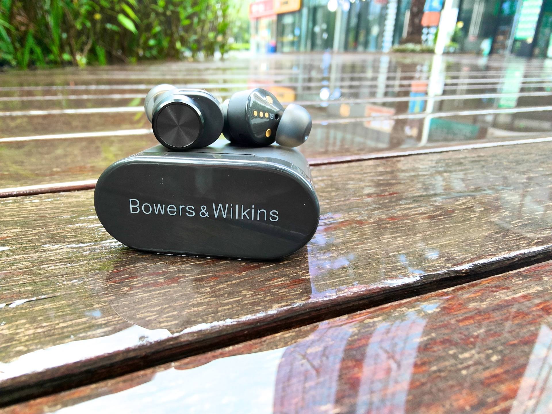 HiFi真无线耳机大乱斗！拜雅、舒尔、声阔、BW参战