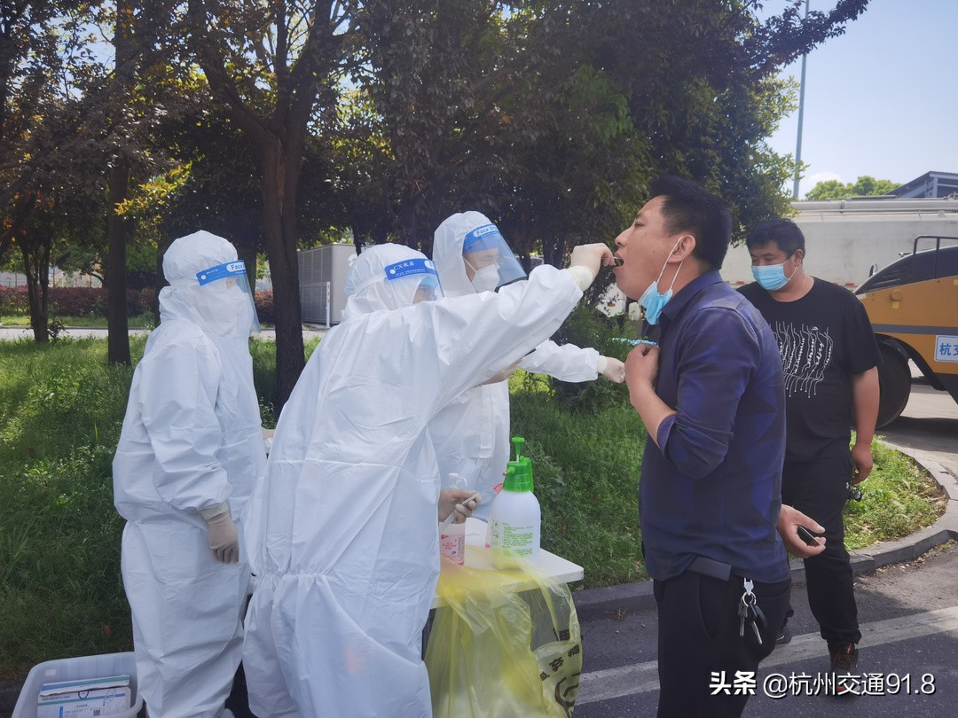 订餐送水、代买跑腿,让滞留杭州服务区的货车司机感受家的温暖