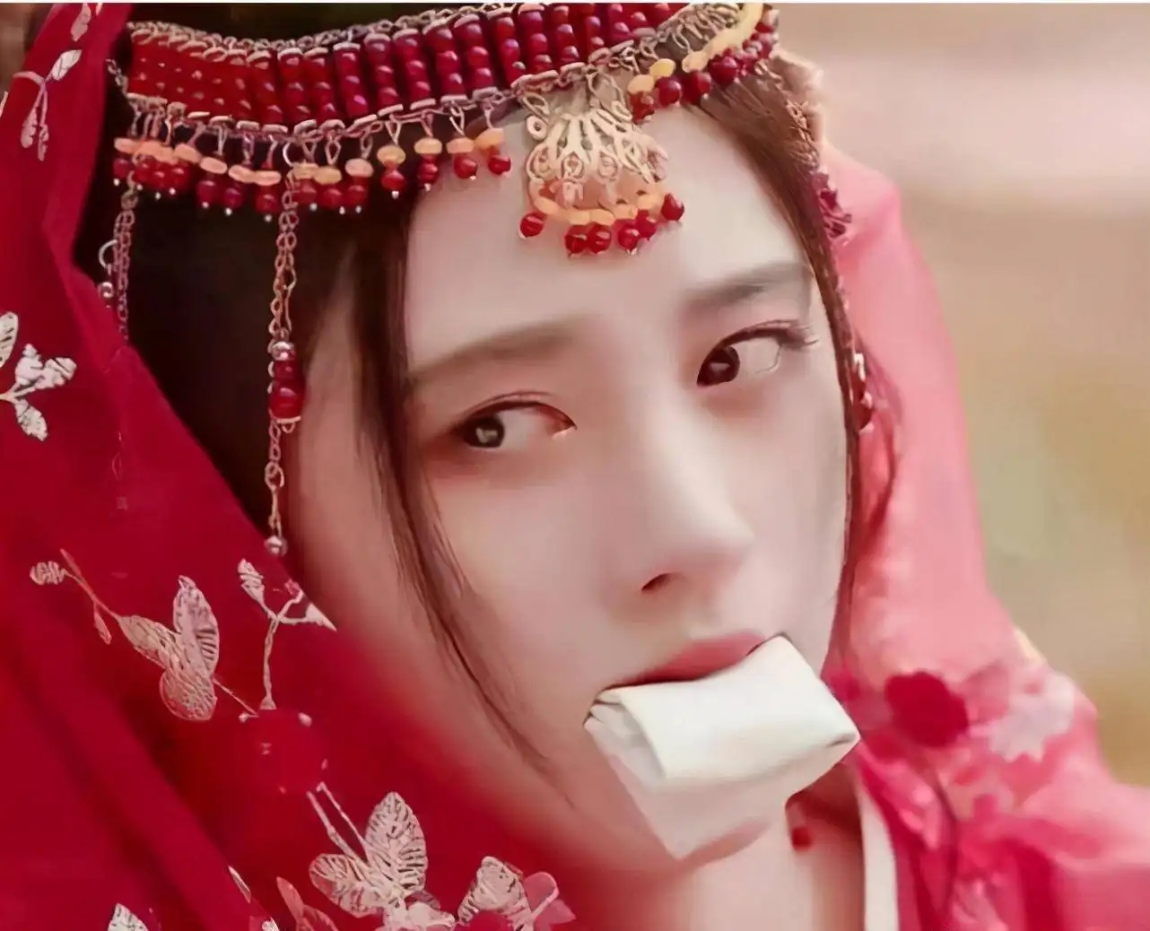 从“相貌平平”到千娇百媚，这7位女星的脸，前后差距让人破大防