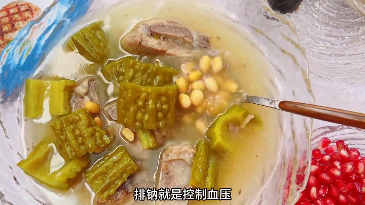 苦瓜排骨黄豆汤要放蜜枣,苦瓜排骨黄豆汤要不要放胡椒粉