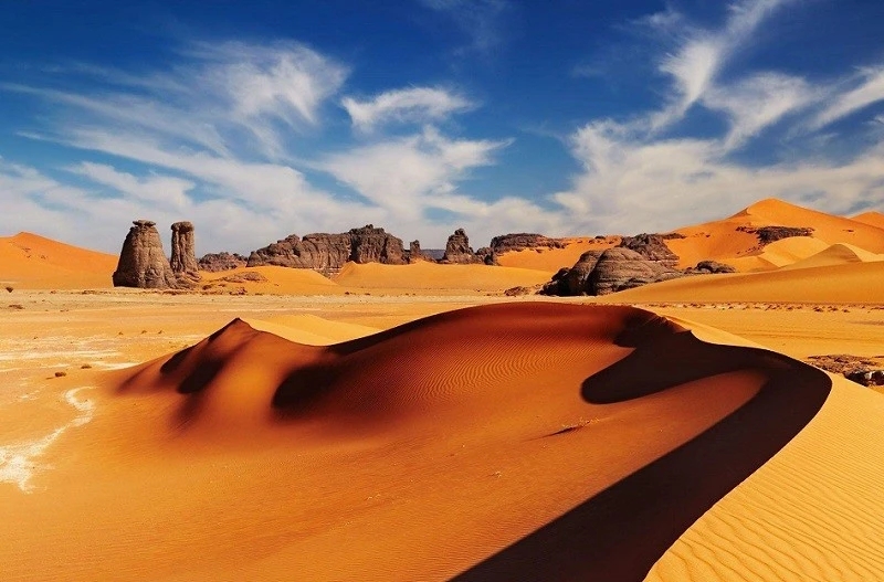 亚洲唯一中立国，水电免费汽油仅一毛，这个国家为何能闷声发大财