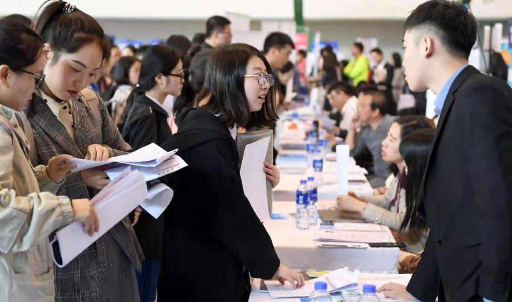 考生报考有方向啦!年度“最吸金”专业榜单出炉,多数与IT业相关