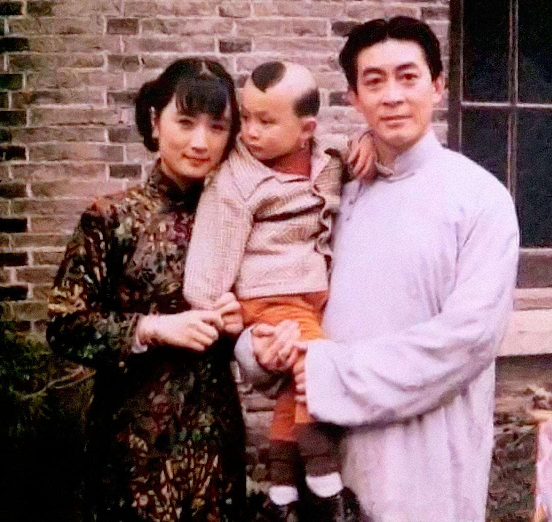 六小龄童和妻子一起出演西游记,六小龄童拍西游记和谁谈恋爱