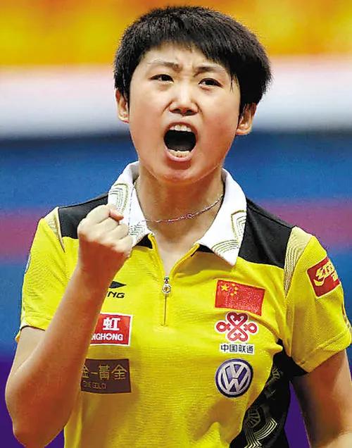 国乒女队王楠,王楠张怡宁女乒团体比赛视频