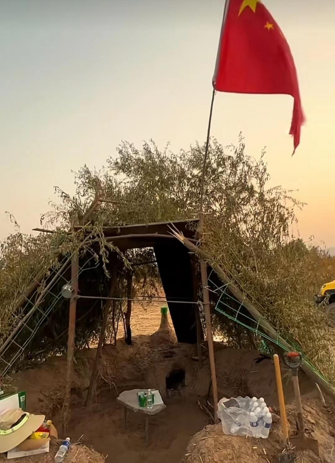 22年郑州5人1狗露营被困22天，靠居民投喂生存，荒野求生结局如何