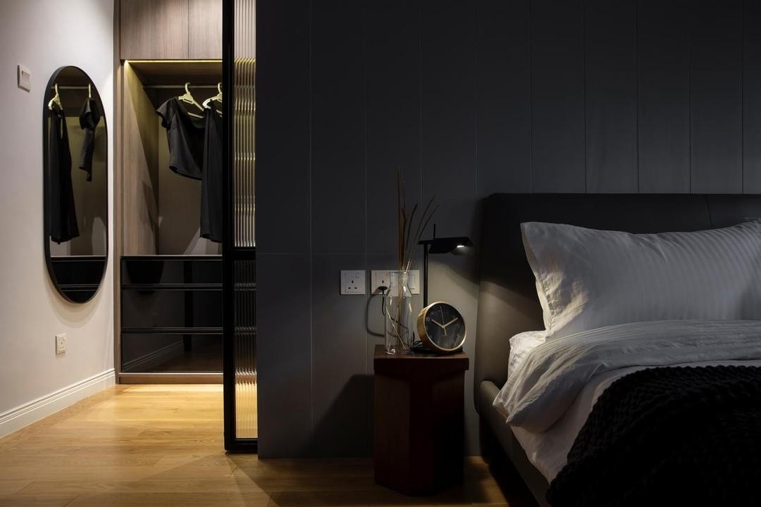 衣帽间柜门玻璃门设计,衣帽间转角设计连折叠玻璃门