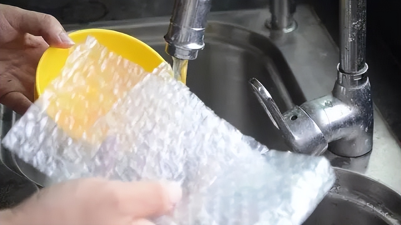 快递里的气泡垫可以放卫生间吗,快递气泡垫可以放厨房吗