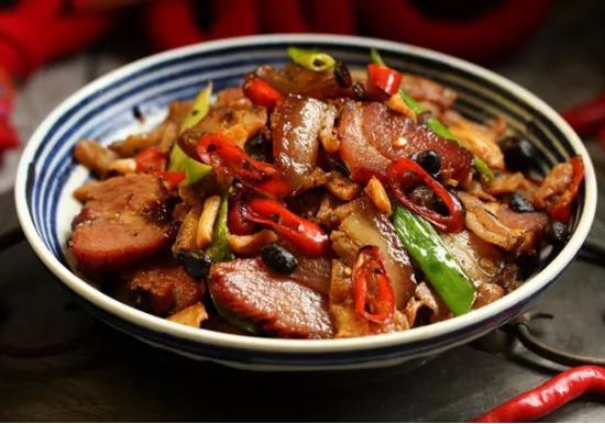 腌腊肉的时候发霉了咋回事,腊肉盐放多了可以缩短腌制时间