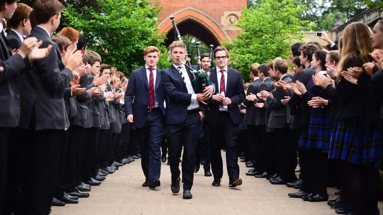 中国校服日本校服俄罗斯校服pk,各国奇葩学生校服