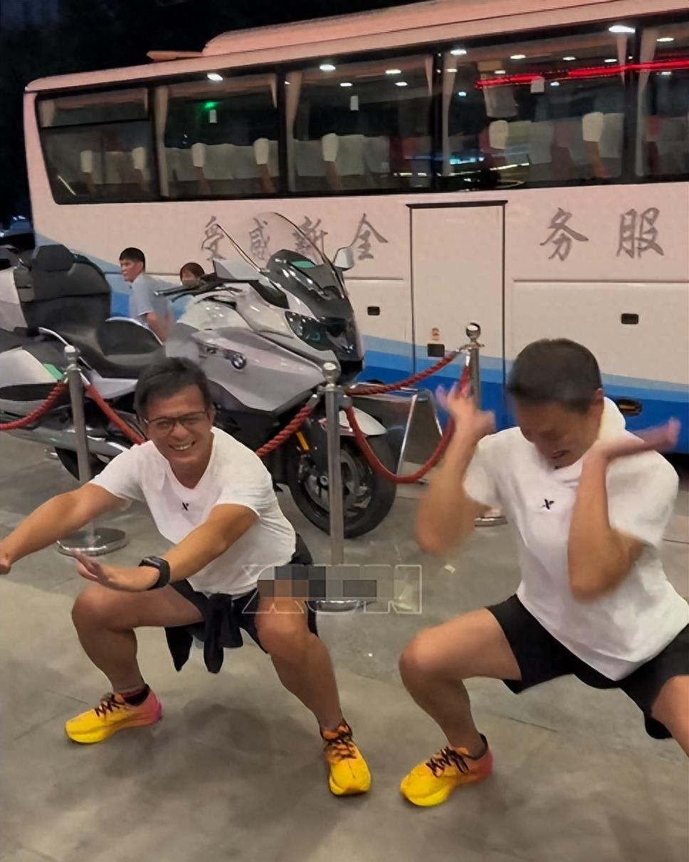 何家劲焦恩俊黄日华吕良伟,何家劲黄日华足球