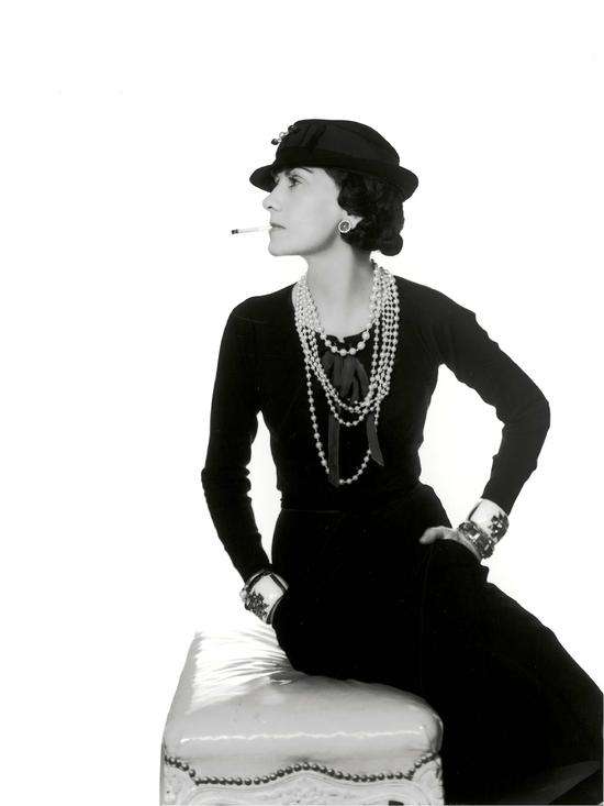 韩国哪些艺人代言香奈儿,韩国女团服装惹争议