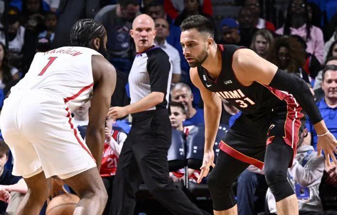 76人终于等来恩比德,与恩比德一起加入76人