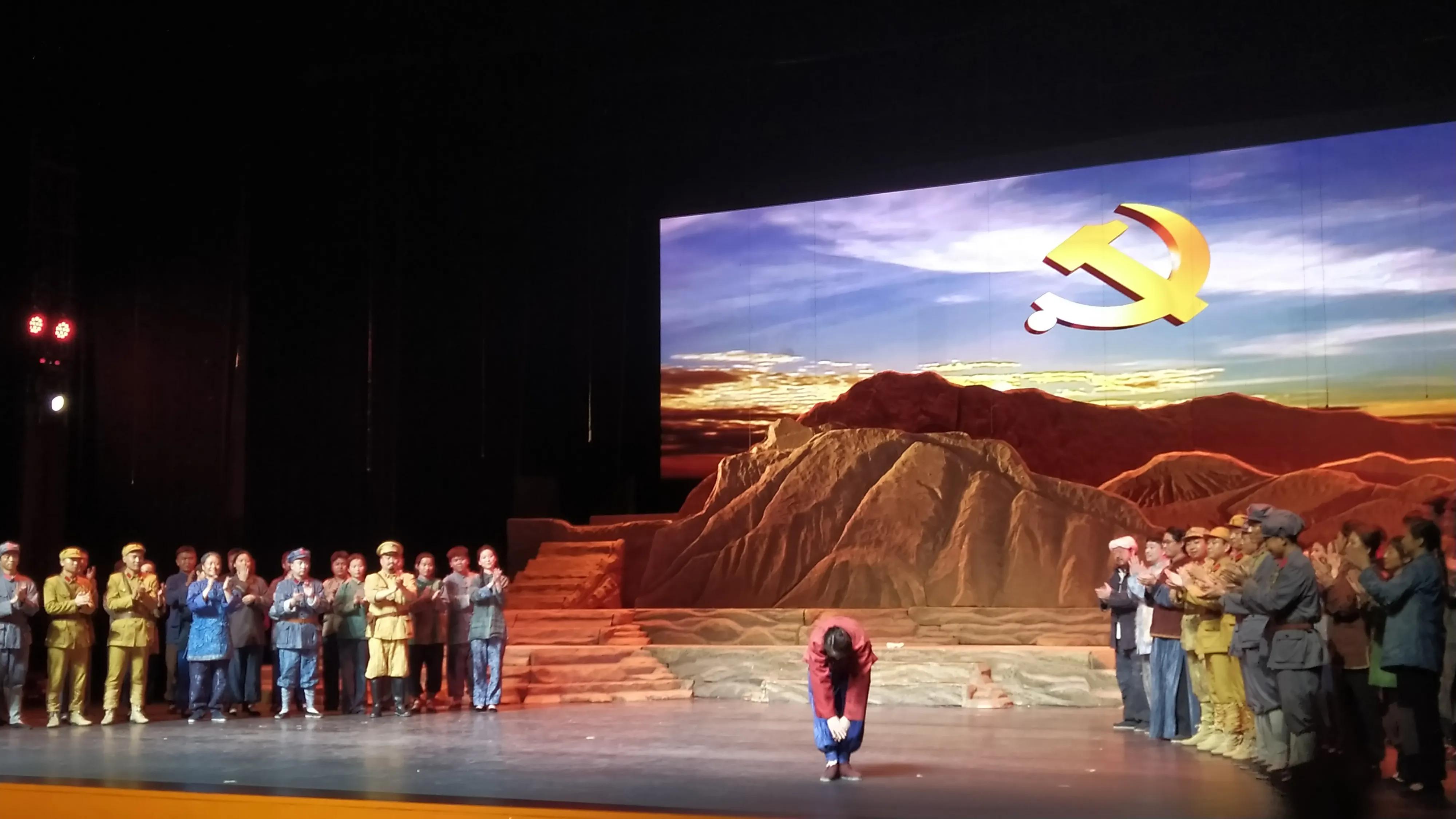 当舞台落幕时你必须站在中间,当人生落幕