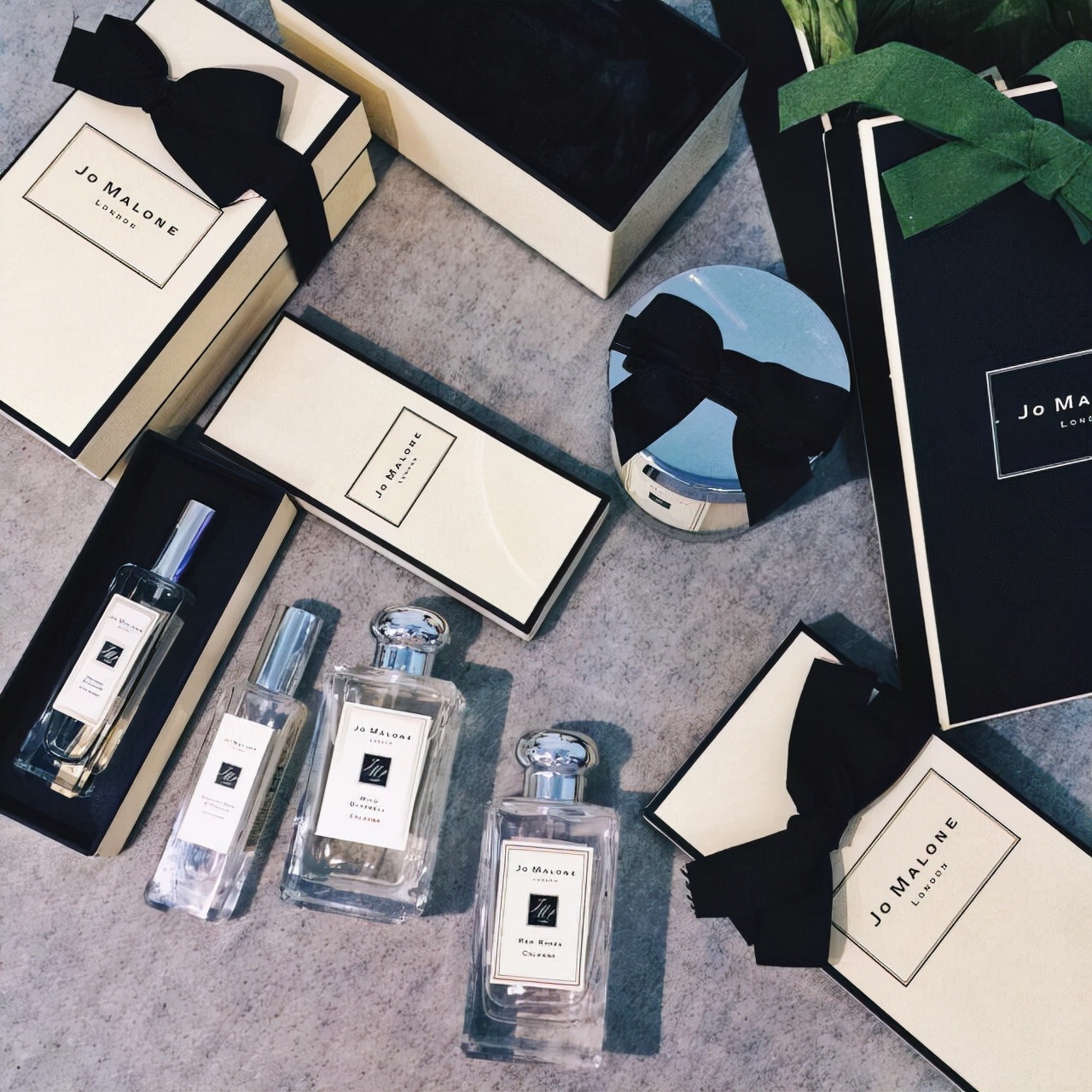 情人节送一枝花给女孩,情人节送她一支口红