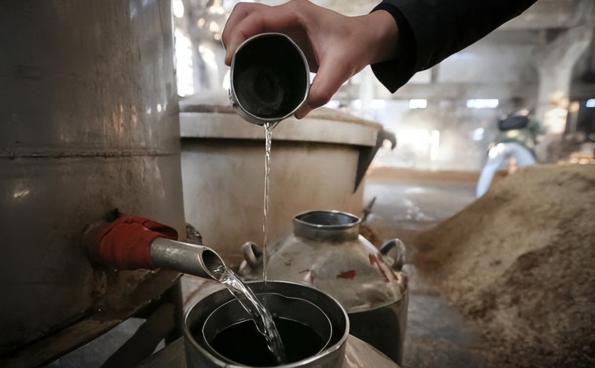 农村61岁老人10年积蓄为儿买房,76岁老汉为儿子娶40岁娇妻