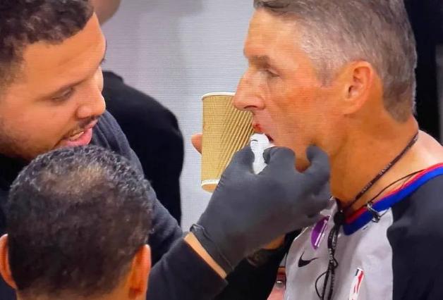 詹姆斯被裁判犯规下场比赛发飙,敌友不分一穿七辩论赛