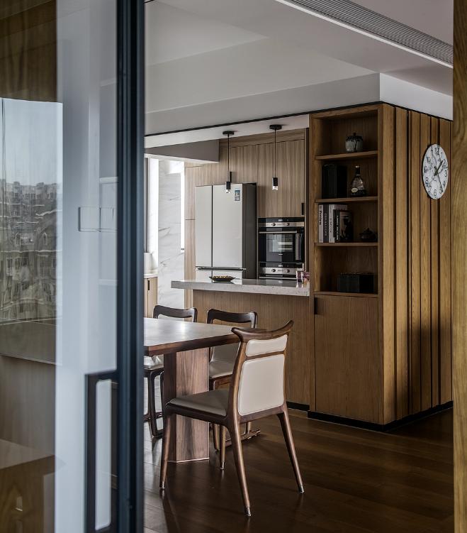 把闲置的地方利用起来,把一个小角落改造成房间