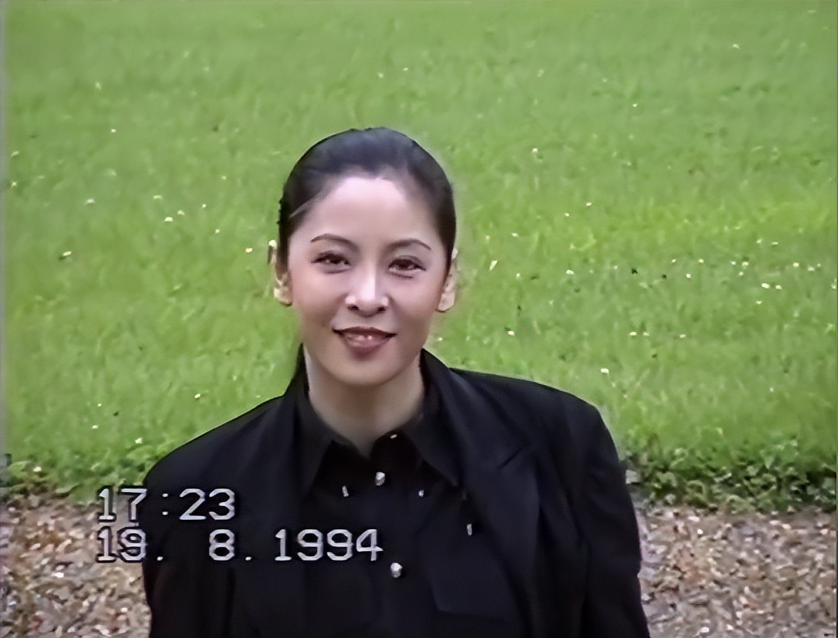 鹰钩鼻，笑露牙龈看看向太陈岚年轻时的样子，为啥宠爱郭碧婷