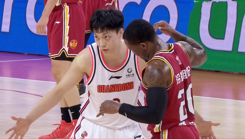 cba广东队胡明轩三分大赛视频,19-20赛季cba全明星赛胡明轩绝杀