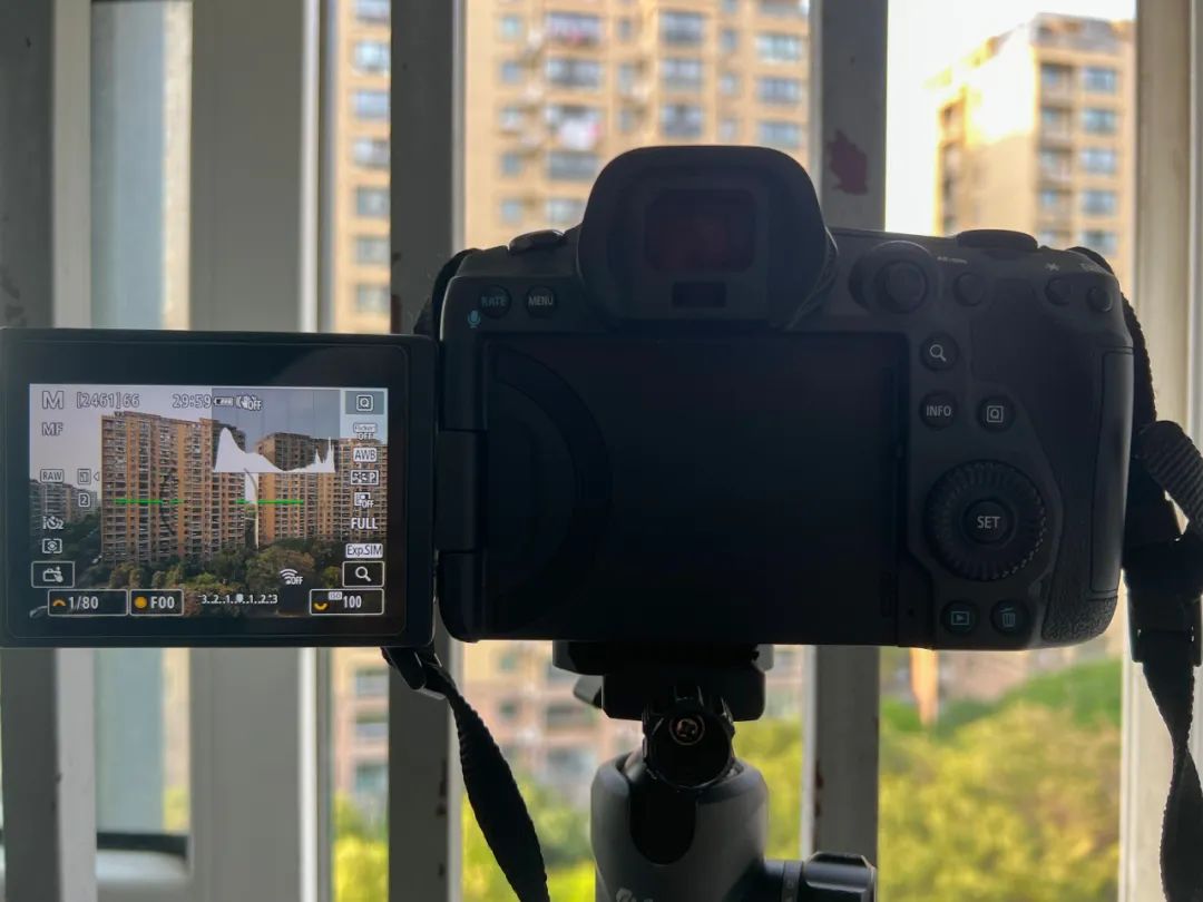 户外拍摄，当然要更“轻”一点——老蛙12-24mm