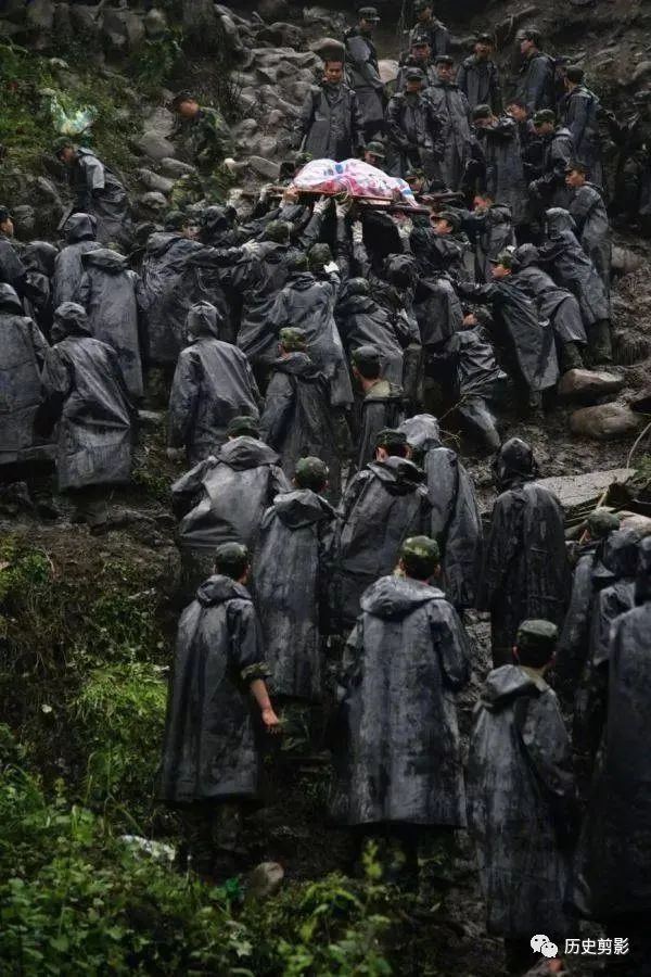 汶川地震十大催人泪下的照片,汶川地震12周年这些照片让人泪目