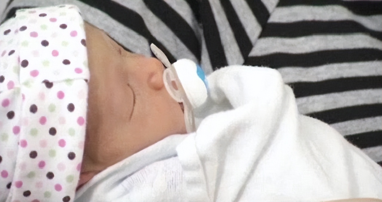 美国产妇水下分娩生下双胞胎,美国孕妇水下分娩双胞胎完整版