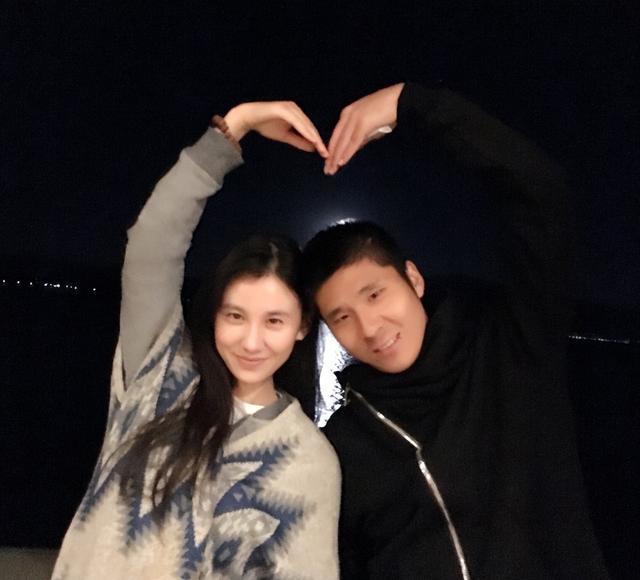 国足太太团肤白貌美,国足太太们颜值逆天