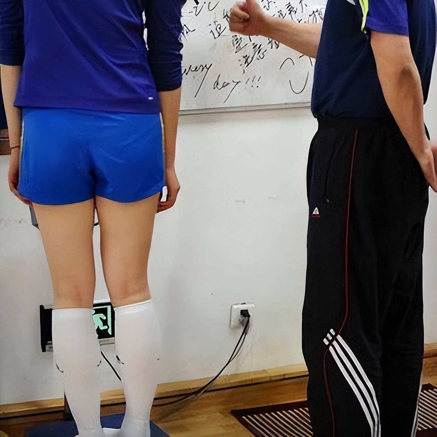 王一梅两次扣晕日本名将,王一梅巅峰发球