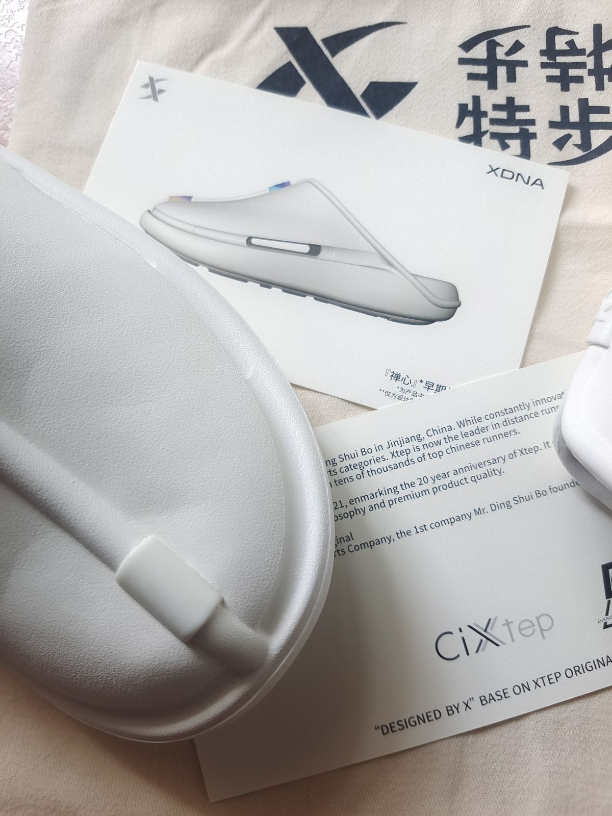 中国风的凉拖,带标志的特步凉拖