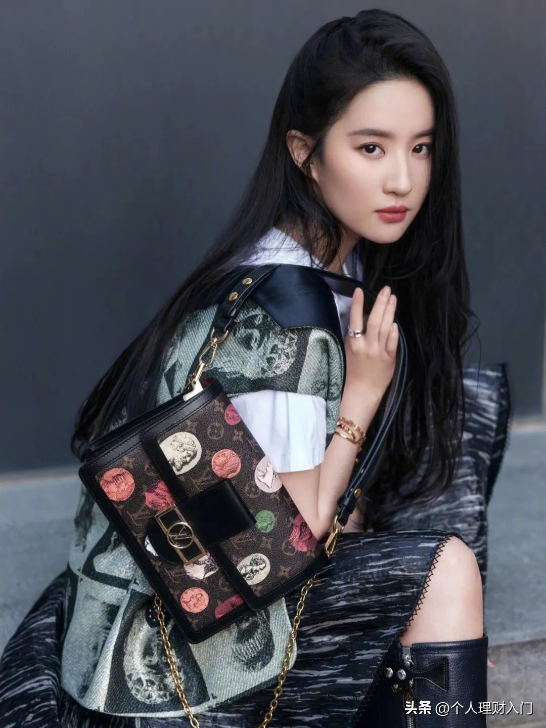 净资产1000万元以上的高净值家庭的女性，喜欢的奢侈品包包。