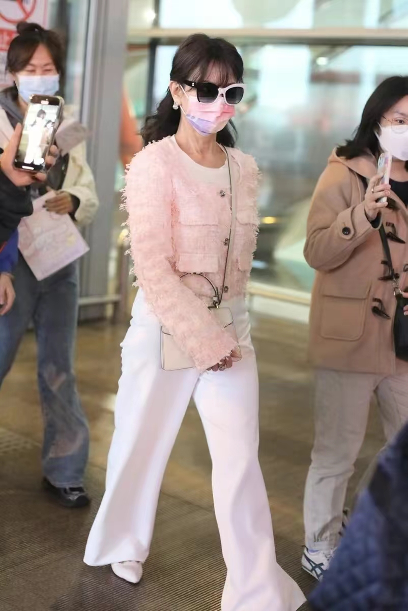 赵雅芝最好看的阔腿裤,赵雅芝秋冬季大红外套搭配图片