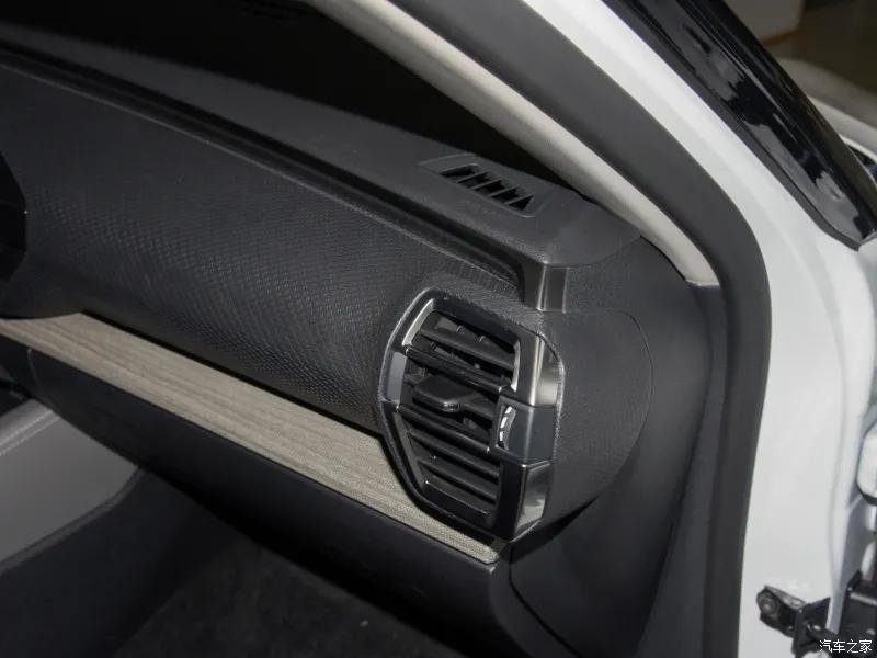 凡尔赛c5x是轿跑吗,凡尔赛c5x18寸和19寸哪个贵