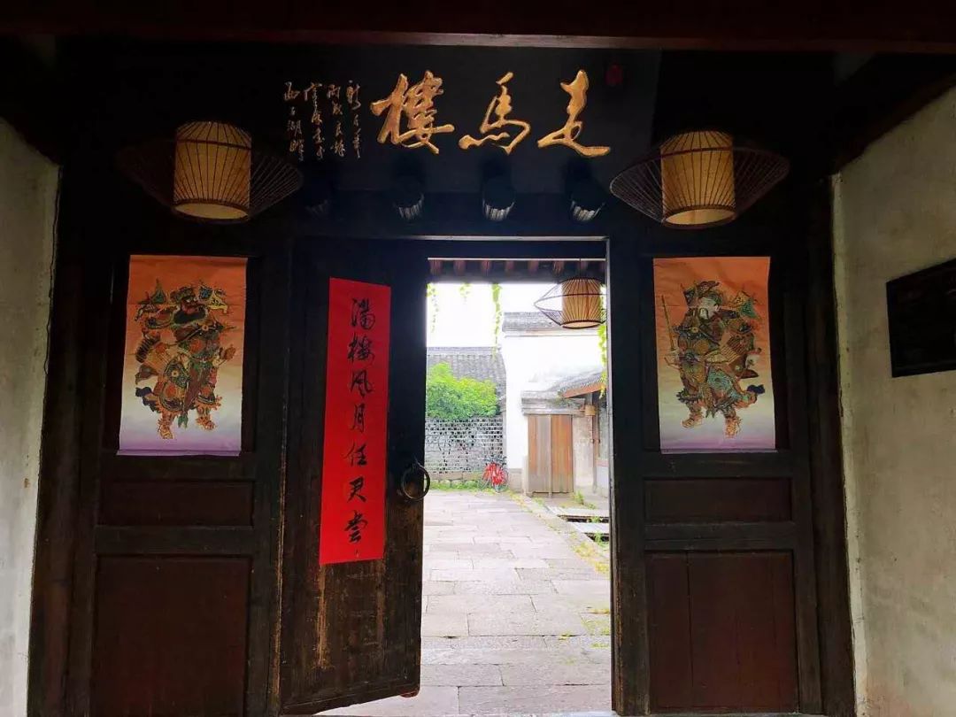 鸣鹤千年古镇图片,鸣鹤古镇的白墙黛瓦