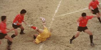 梅西足球比赛中最尴尬的场面,梅西来了都甘拜下风