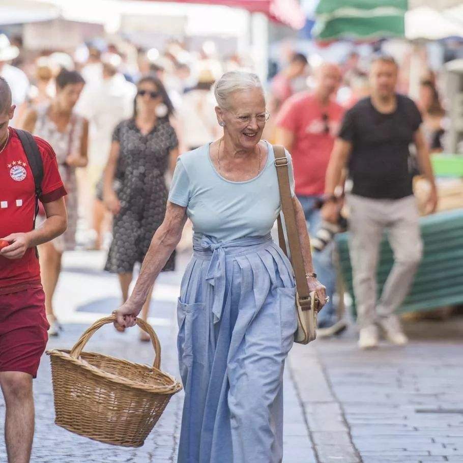 丹麦女王逛菜市场,丹麦女王上街买菜