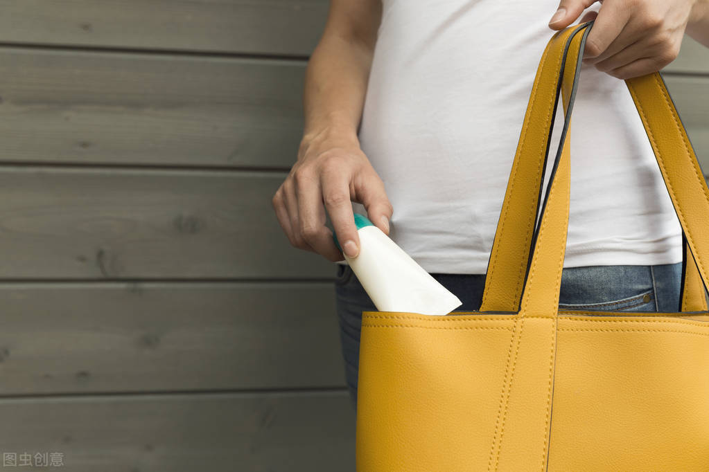 皮鞋没有鞋油还可以用什么来擦,擦皮鞋再也不用鞋油了